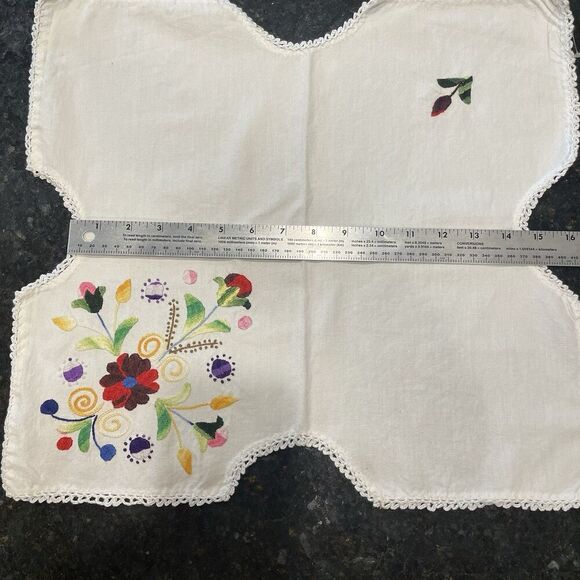 Vintage Embroidered Linen Bread Basket Napkin Flowers in Vibrant Colors 17x16" - Picture 9 of 11